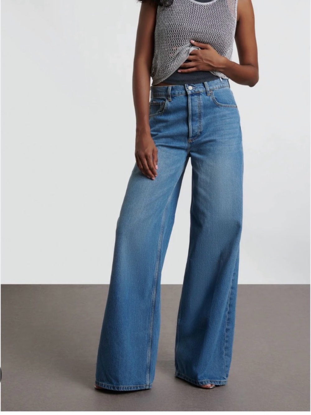 ⭐️SOLD Levi’s High Loose Wide Leg Jeans Size 31 Medium Wash
